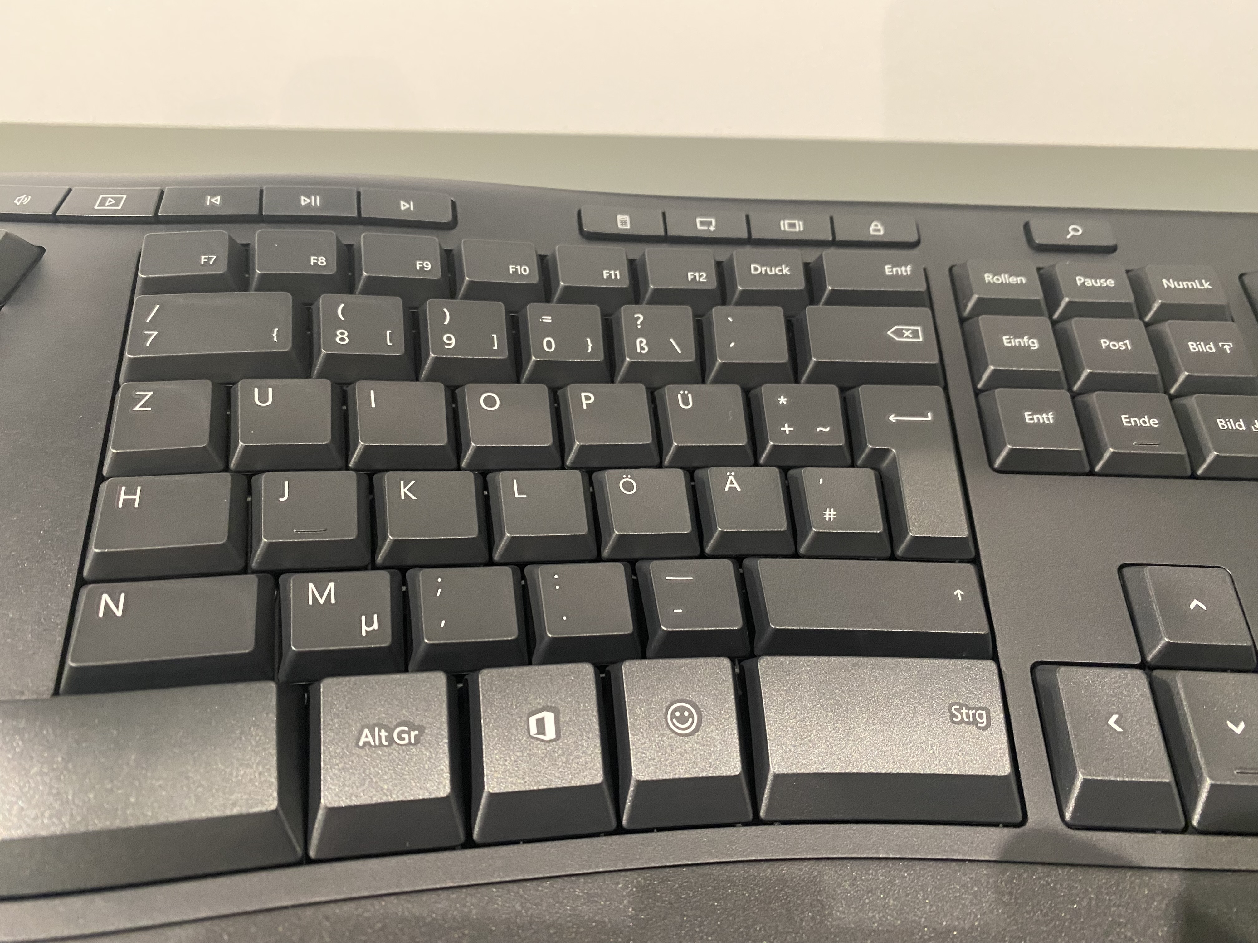 Microsoft Ergonomic USB Keyboard (LXM-00006) - deutsches Tastaturlayout, QWERTZ, Schwarz